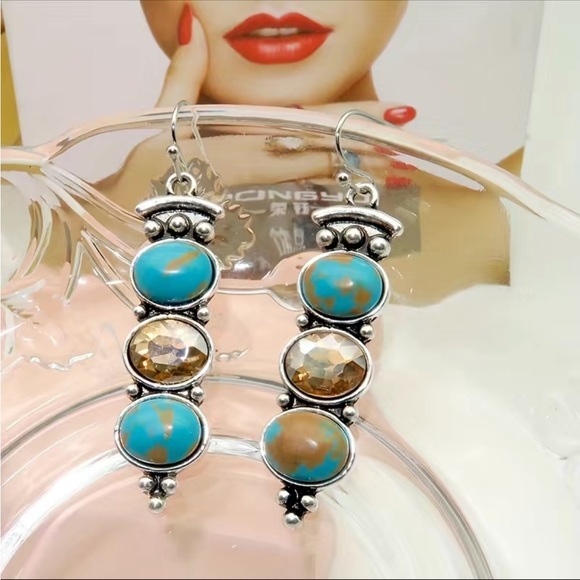 HOST PICK! π π₯³β€οΈVintage Silver and Turquoise Drop Earrings - Picture 3 of 5